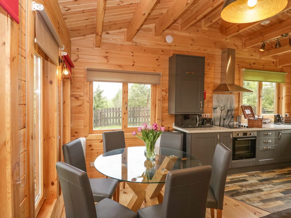 Cottage | Dining