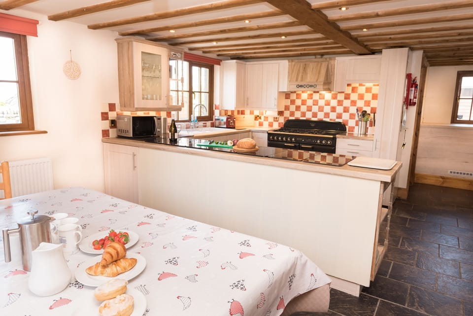 Cottage | 5 bedrooms, individually decorated, individually furnished, free WiFi