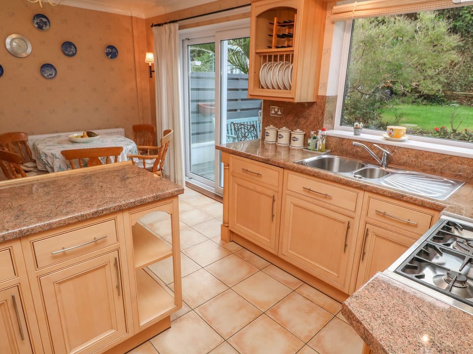 Cottage | Private kitchen | Microwave, stovetop, dishwasher, highchair
