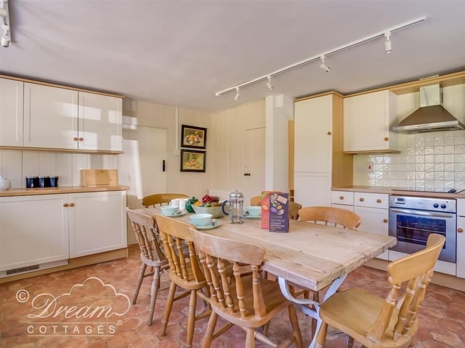 Cottage | Interior