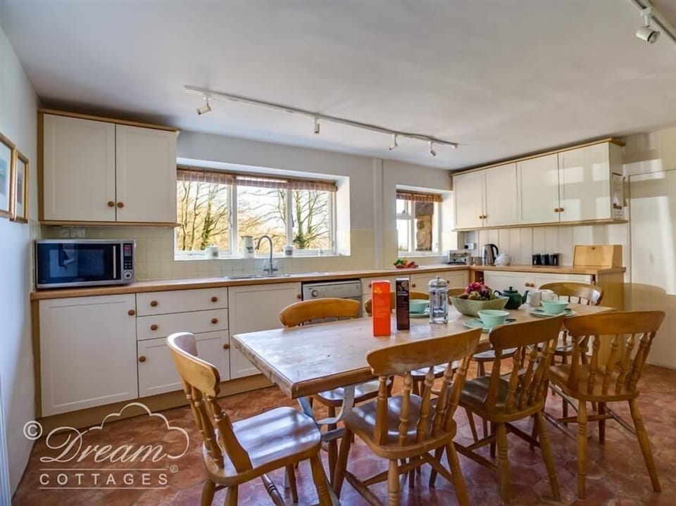 Cottage | Interior