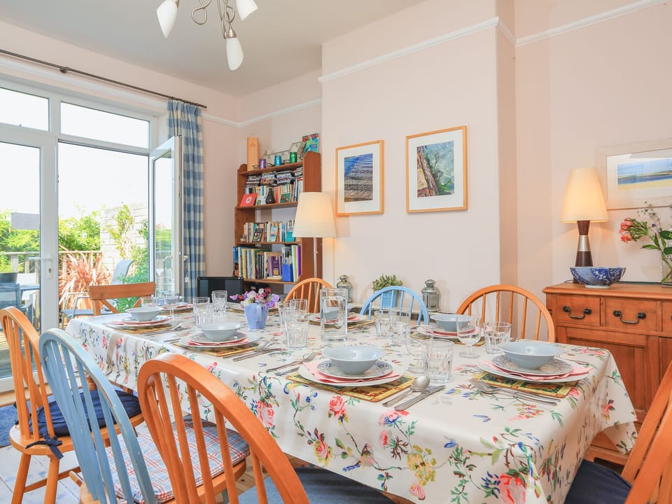 Cottage | Private kitchen | Microwave, stovetop, dishwasher, cookware/dishes/utensils