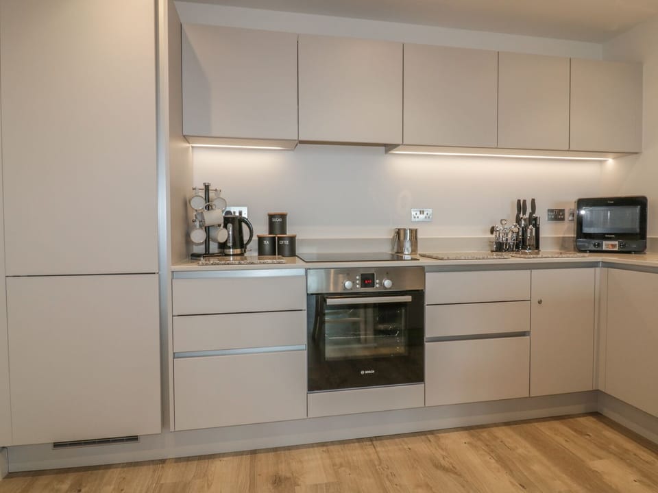 Cottage | Private kitchen | Fridge, dishwasher, cookware/dishes/utensils