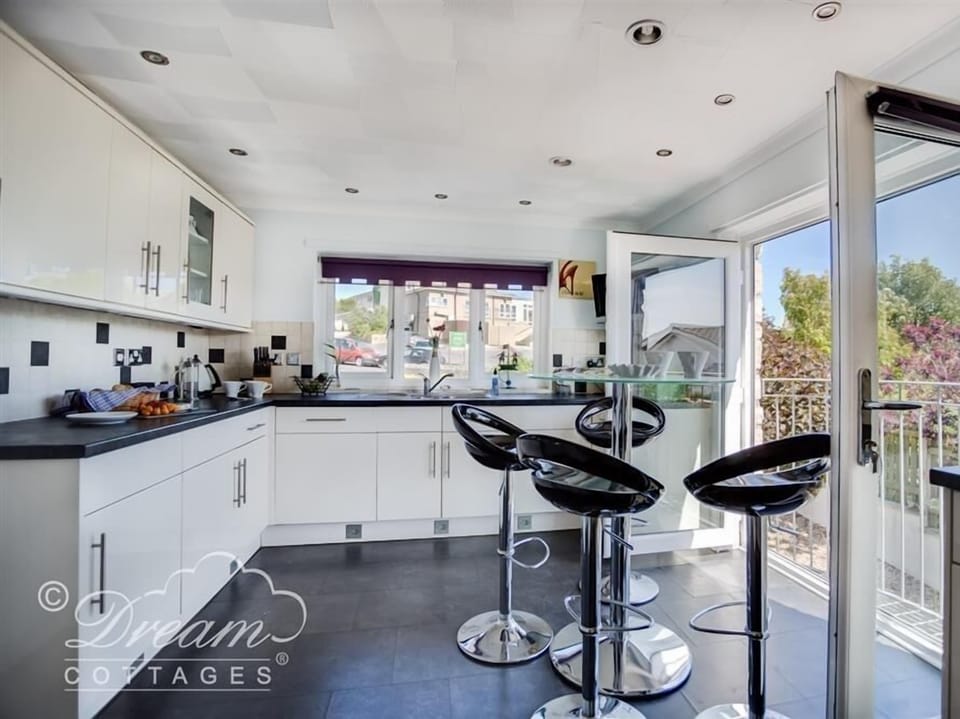 Cottage | Private kitchen | Stovetop, dishwasher, highchair, cookware/dishes/utensils