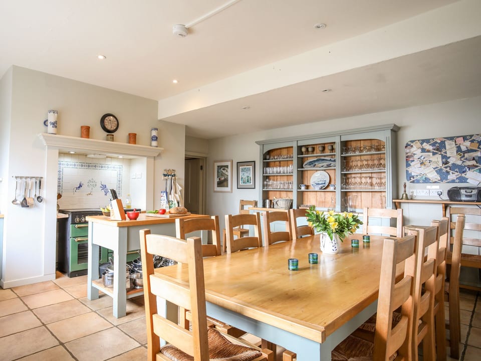 Cottage | Private kitchen | Microwave, stovetop, dishwasher, highchair
