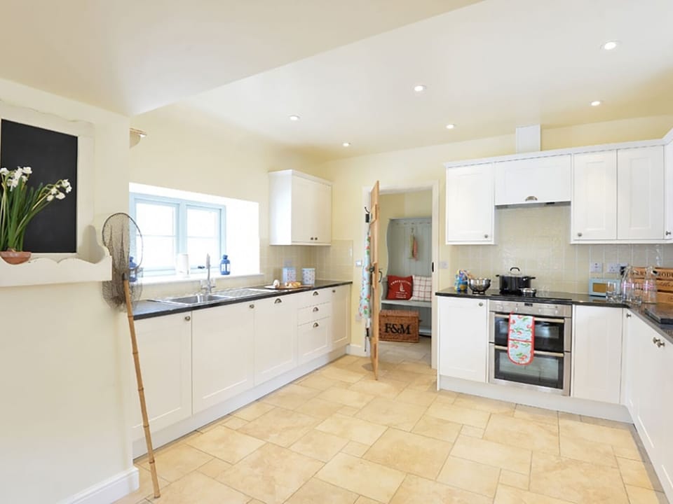 Cottage | Private kitchen | Stovetop, dishwasher, highchair, cookware/dishes/utensils