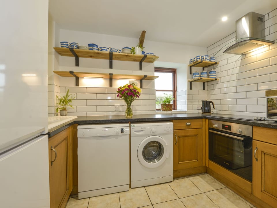 Cottage | Private kitchen | Fridge, microwave, dishwasher, toaster