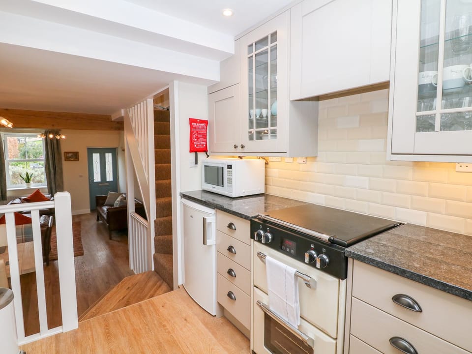 Cottage | Private kitchen | Fridge, stovetop, dishwasher, highchair