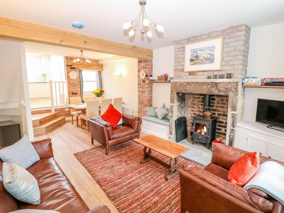 Cottage | Living area | TV