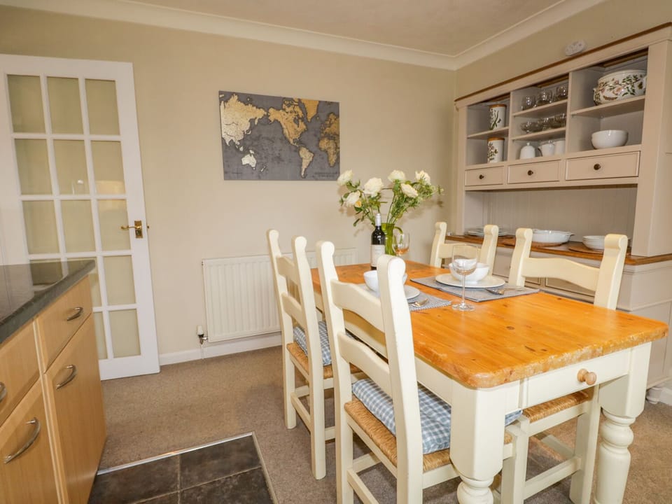 Cottage | Dining