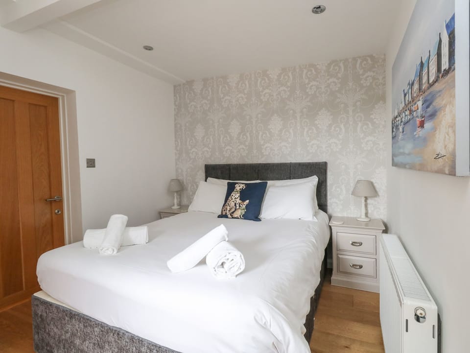 Burton Bay House in West Dorset District