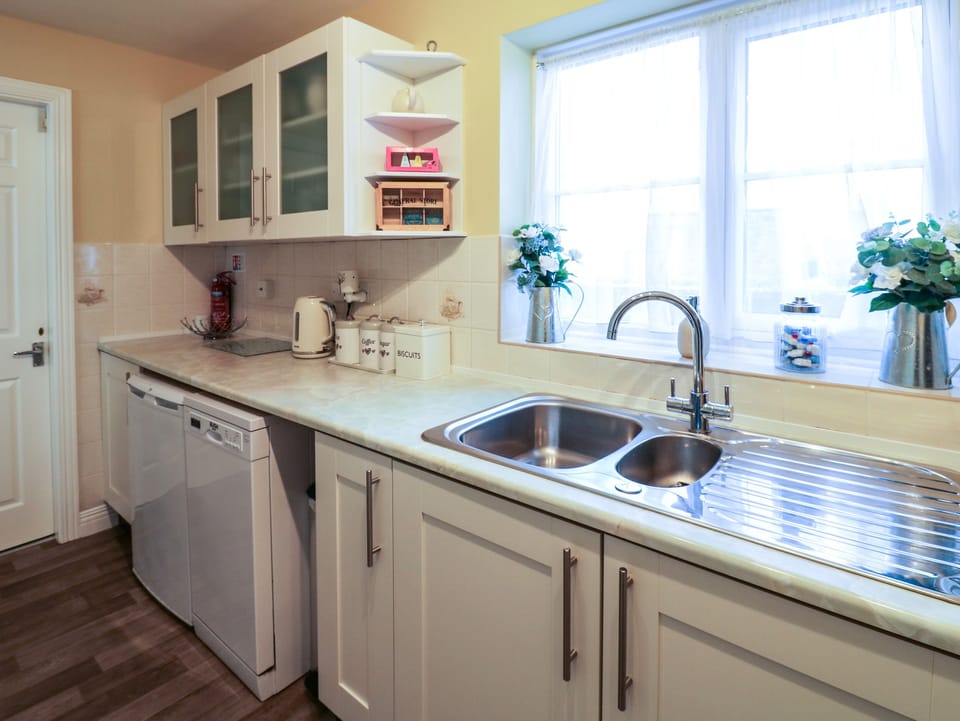 Dishwasher, cookware/dishes/utensils