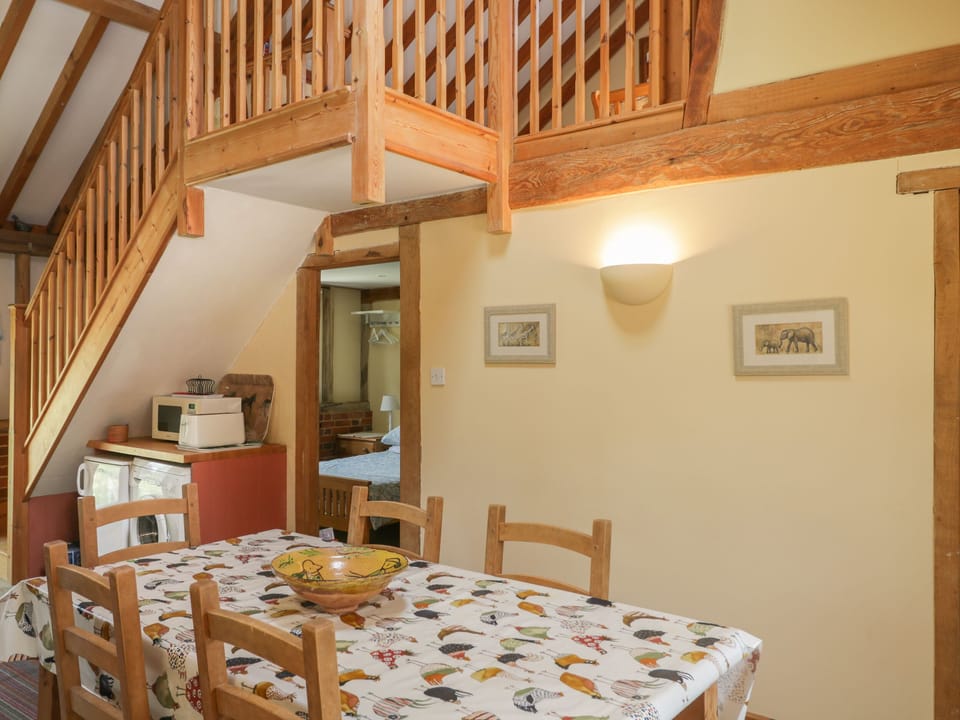 Cottage | Private kitchen | Stovetop, dishwasher, cookware/dishes/utensils