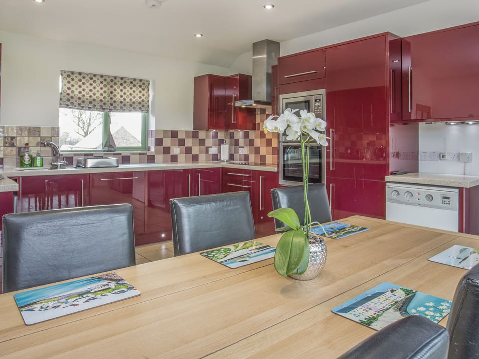 Cottage | Private kitchen | Fridge, microwave, stovetop, dishwasher