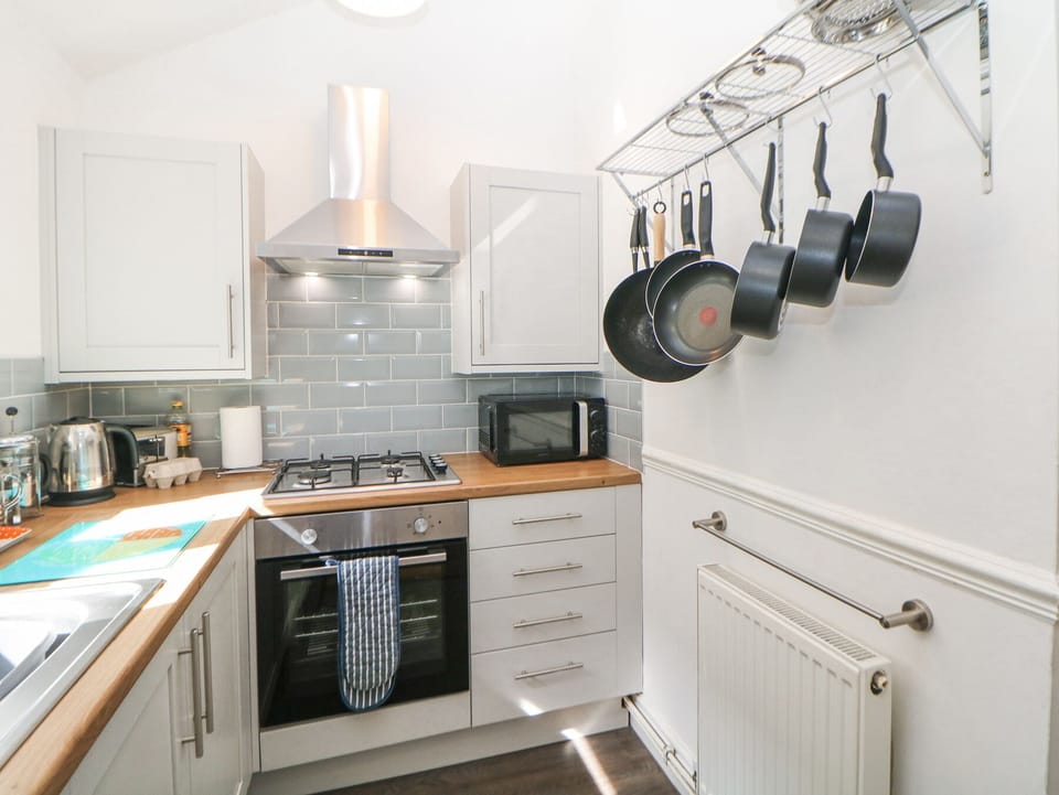 Cookware/dishes/utensils