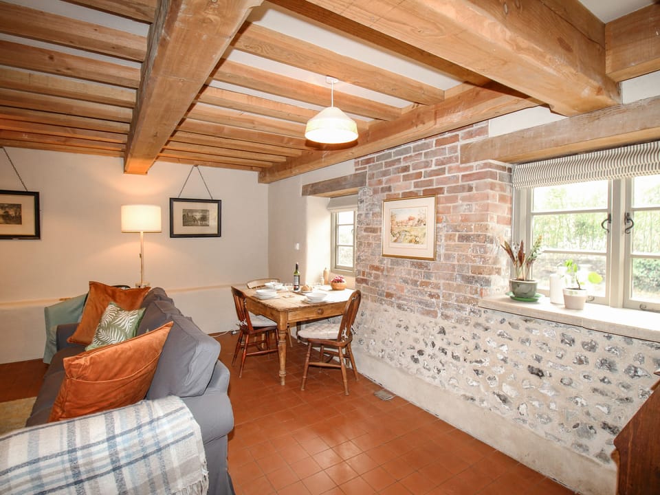 Cottage | Dining