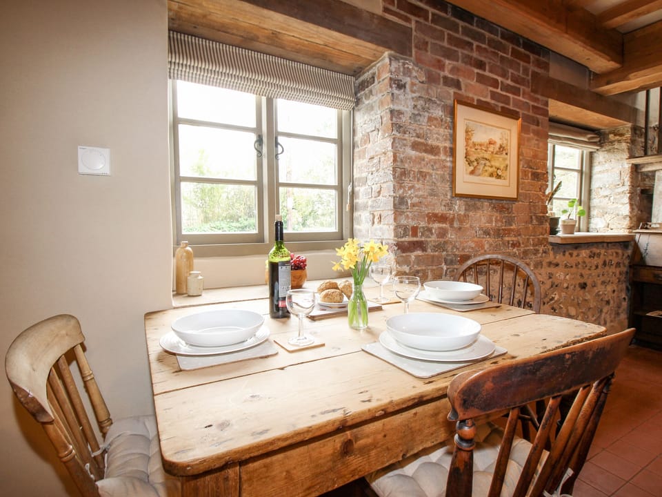Cottage | Dining