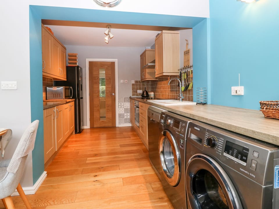 Cottage | Private kitchen | Microwave, stovetop, dishwasher, highchair