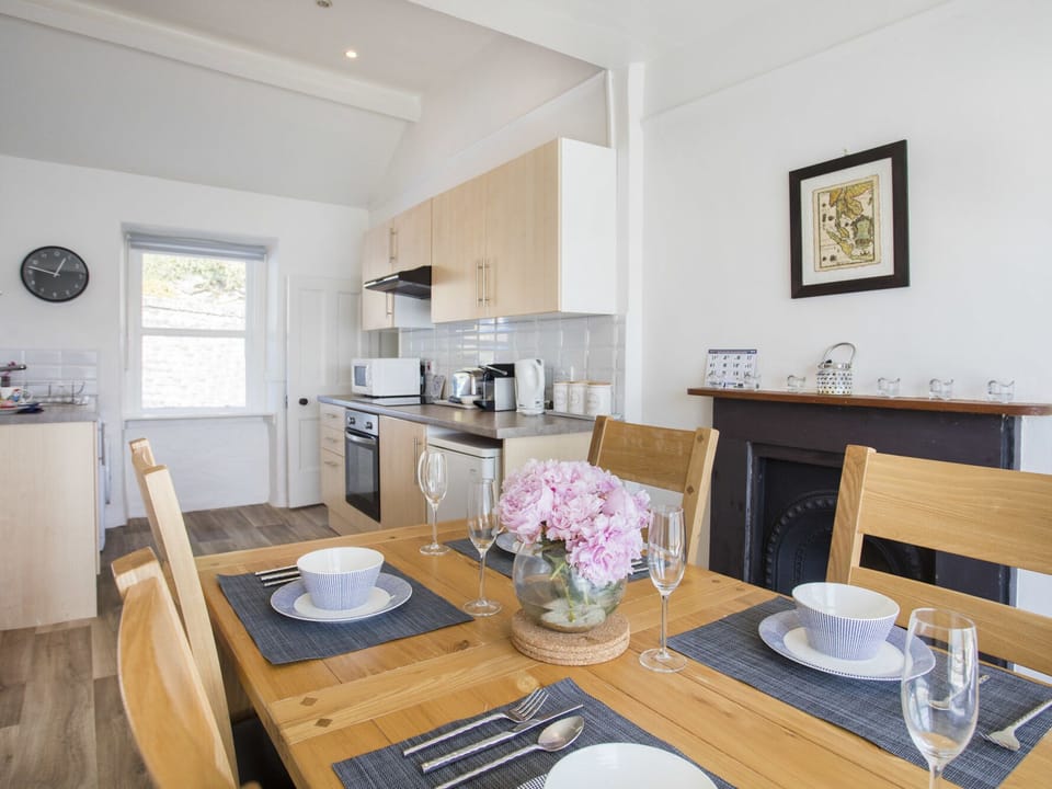 Cottage | Dining