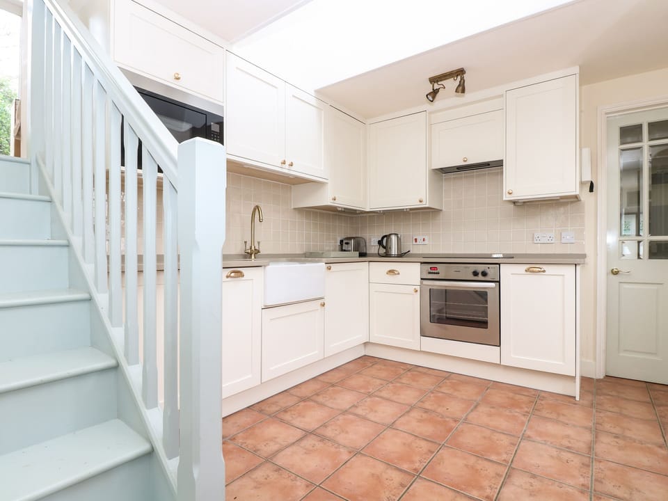 Cottage | Private kitchen | Fridge, microwave, stovetop, dishwasher