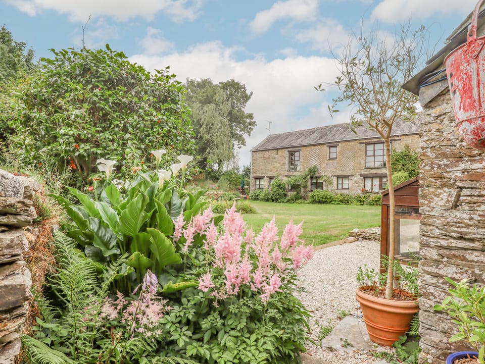 Cottage | Property grounds