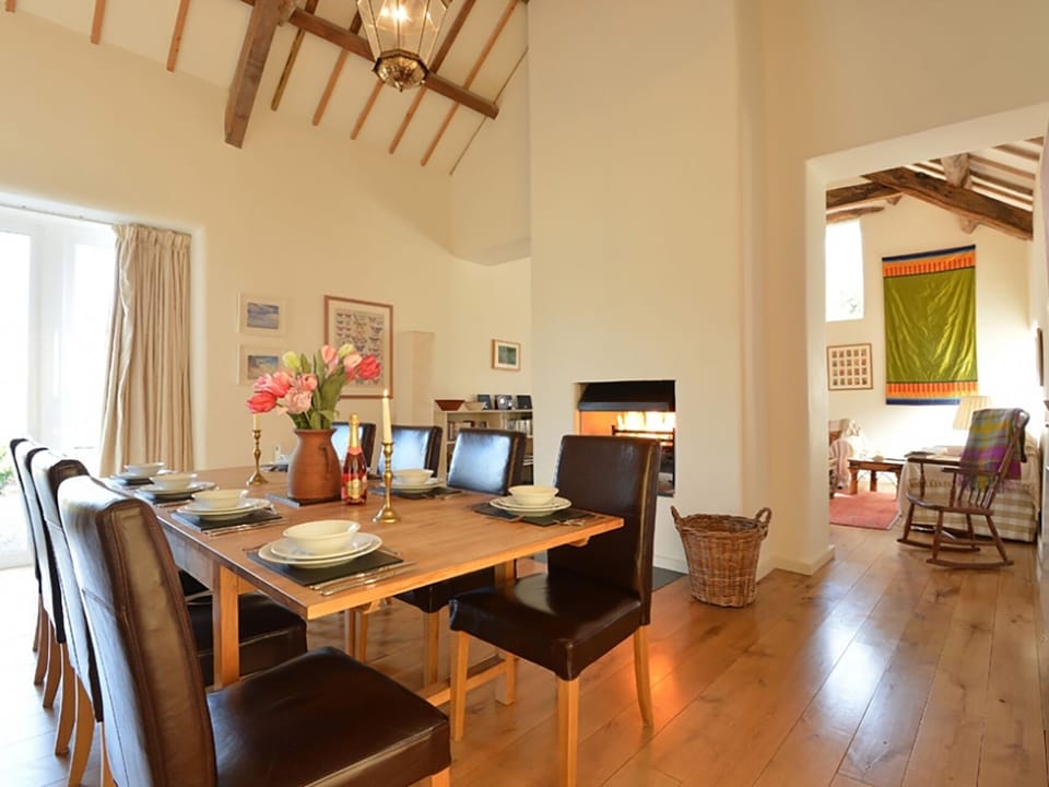 Cottage | Dining