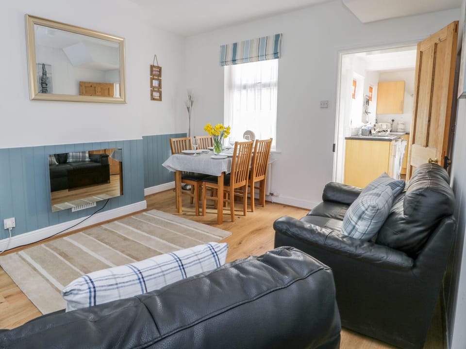 Cottage | Living room | TV