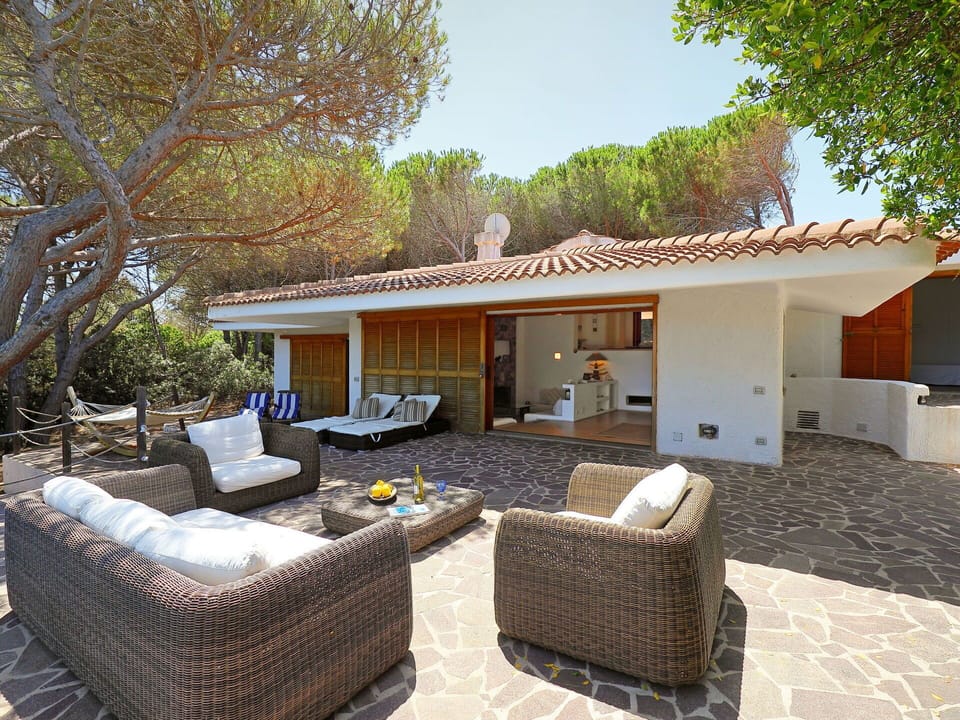 Property, Tree, Real Estate, House, Sky, Home, Room, Architecture, Vacation