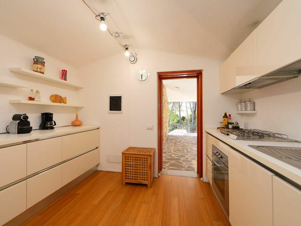 Property, Room, Furniture, Interior Design, Building, Real Estate, Kitchen, Floor, Ceiling, House