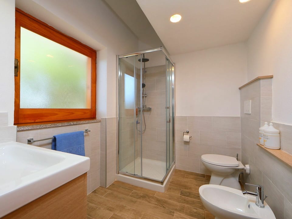 Bathroom, Room, Property, Interior Design, Building, Plumbing Fixture, Architecture, Real Estate, House, Floor