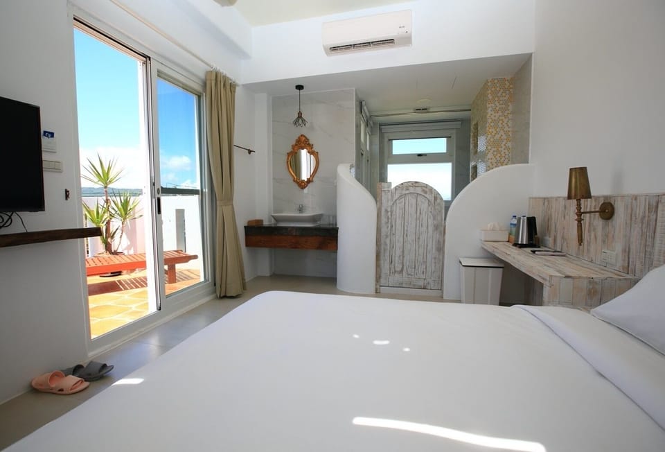 Deluxe Double Room | Desk, blackout drapes, soundproofing, free WiFi