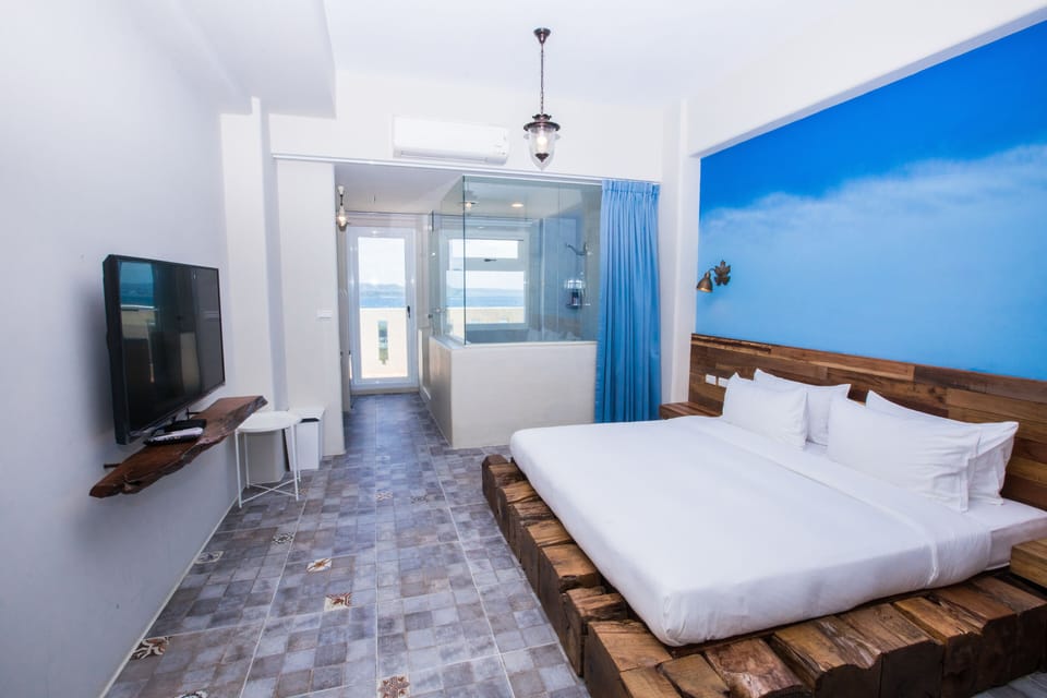 Deluxe Double Room | Desk, blackout drapes, soundproofing, free WiFi