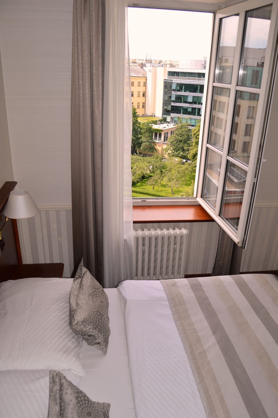 Double or Twin Room, Garden View | Hypo-allergenic bedding, in-room safe, desk, blackout drapes
