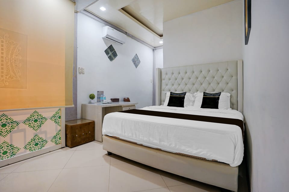 Deluxe Suite | Desk, WiFi (free), bed sheets