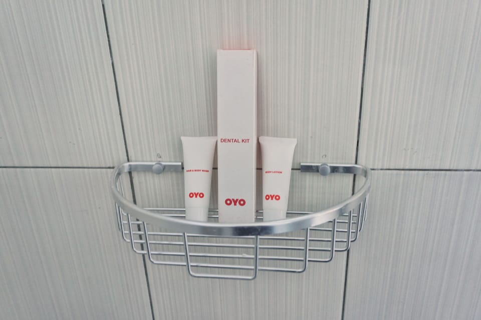 Standard Double Room | Bathroom amenities | Shower, towels