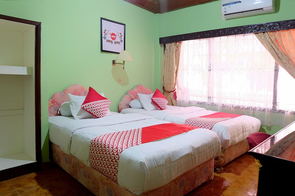 Standard Twin Room | Desk, WiFi (free), bed sheets