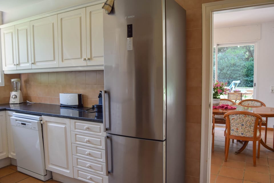 Villa 100 meters from the sea, in the Platja de Pals Golf Club, 8 people. SPCB