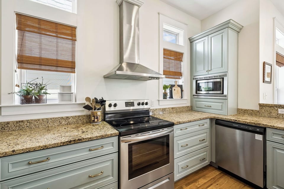 Spacious & Well Appointed Chef's Kitchen