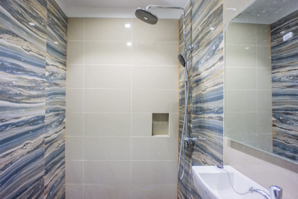 Shower, towels