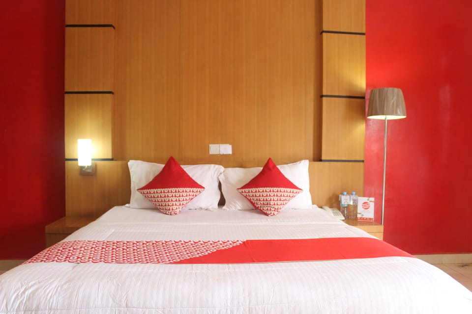 Deluxe Double Room | Desk, WiFi (free), bed sheets