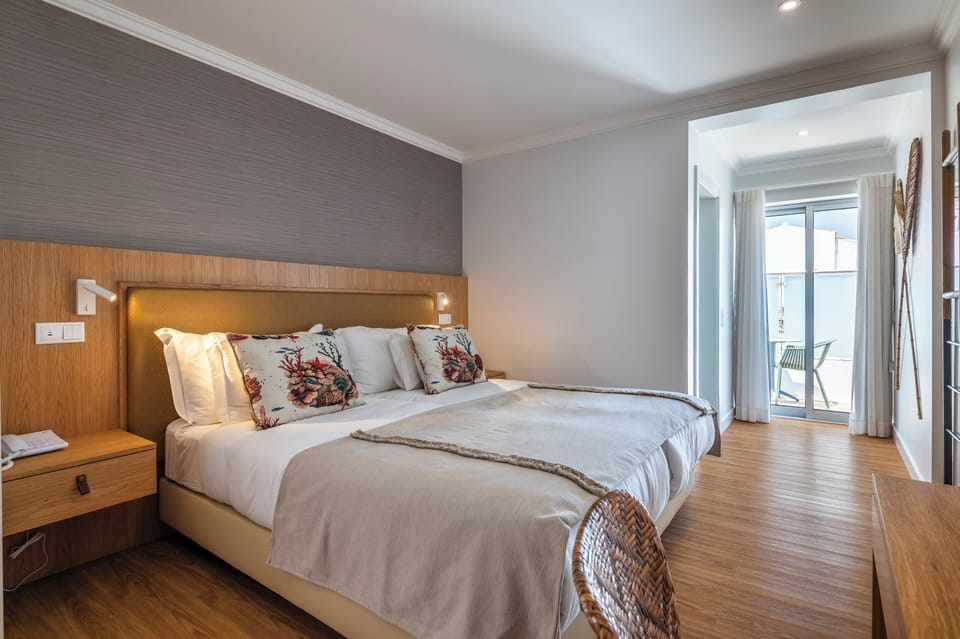 Twin Room, Terrace | Minibar, in-room safe, blackout drapes, WiFi (free)
