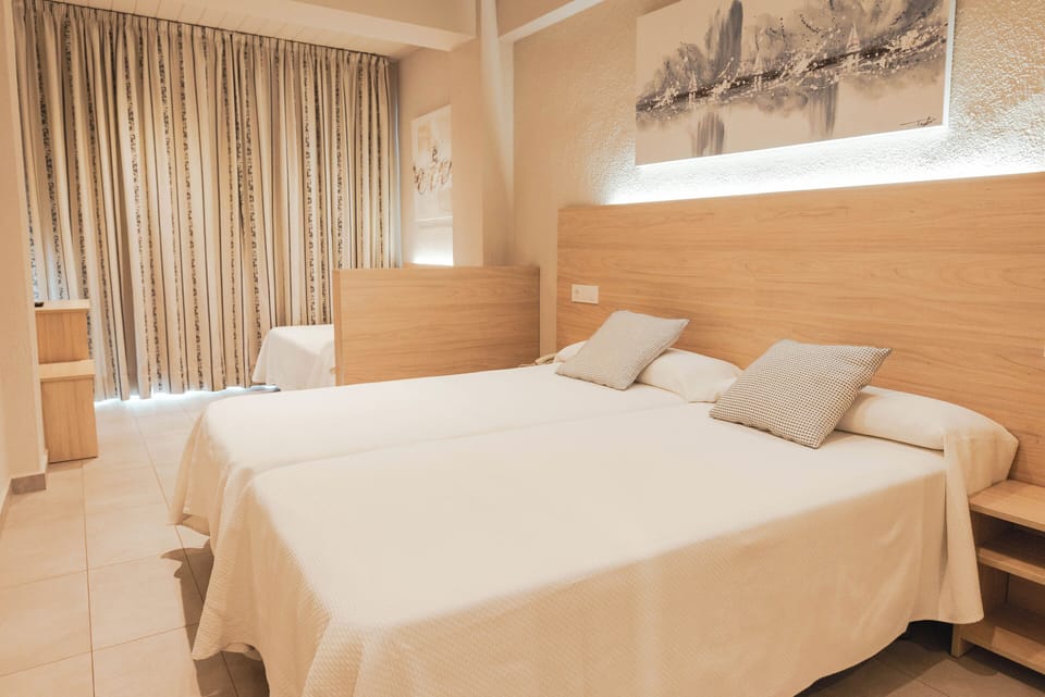 Triple Room, Balcony | Minibar, in-room safe, desk, free WiFi