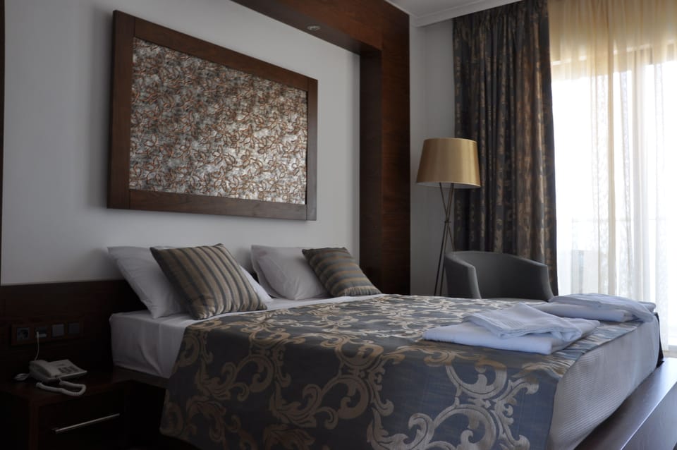 Minibar, in-room safe, soundproofing, iron/ironing board