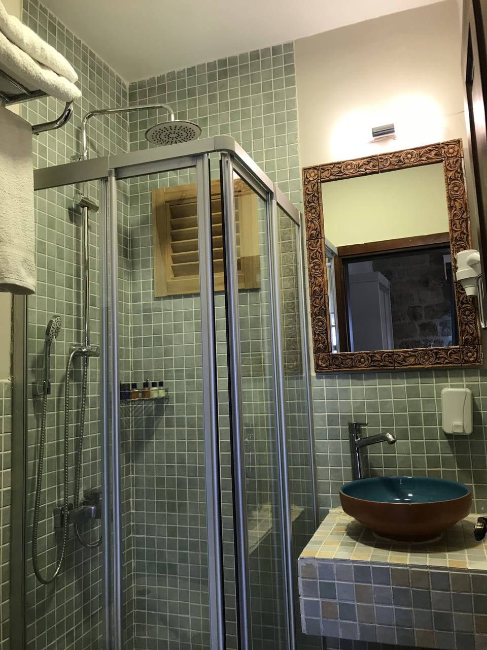 Deluxe Double Room, 1 Queen Bed, Non Smoking, City View | Bathroom | Shower, free toiletries, hair dryer, slippers