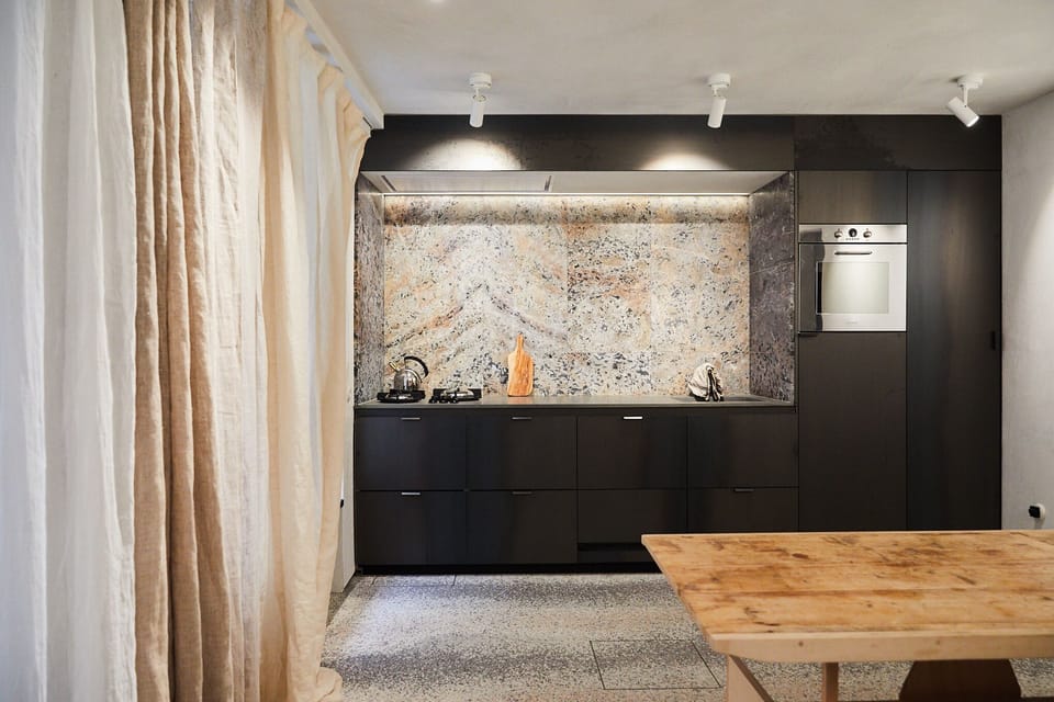 Behind the kitchen you'll find a WC and laundry.