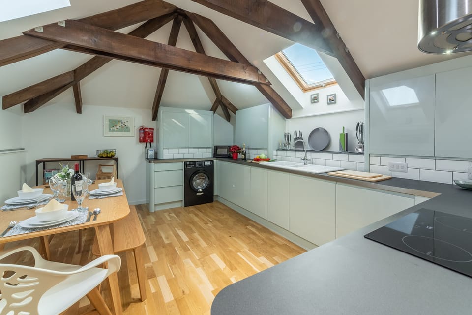The Shires, St Agnes. First floor: Dining area with seating for four