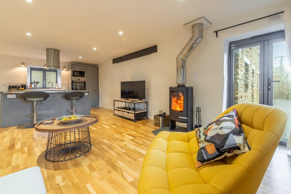 The Stables, St Agnes. Perfect for relaxing mornings and movie nights