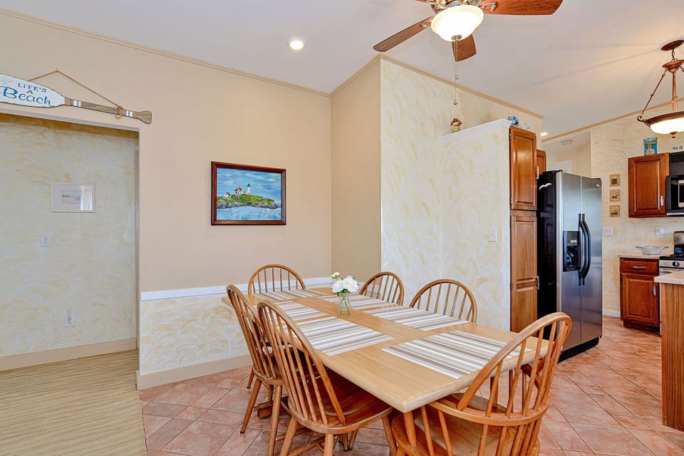 Dining area overlooking the kitchen.