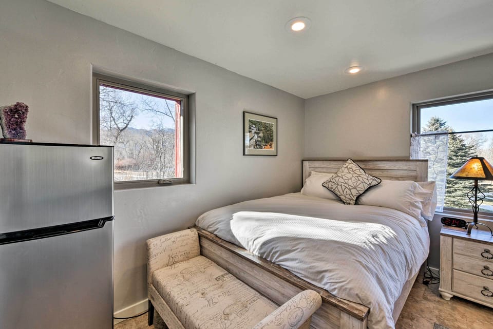 Studio | Queen Bed
