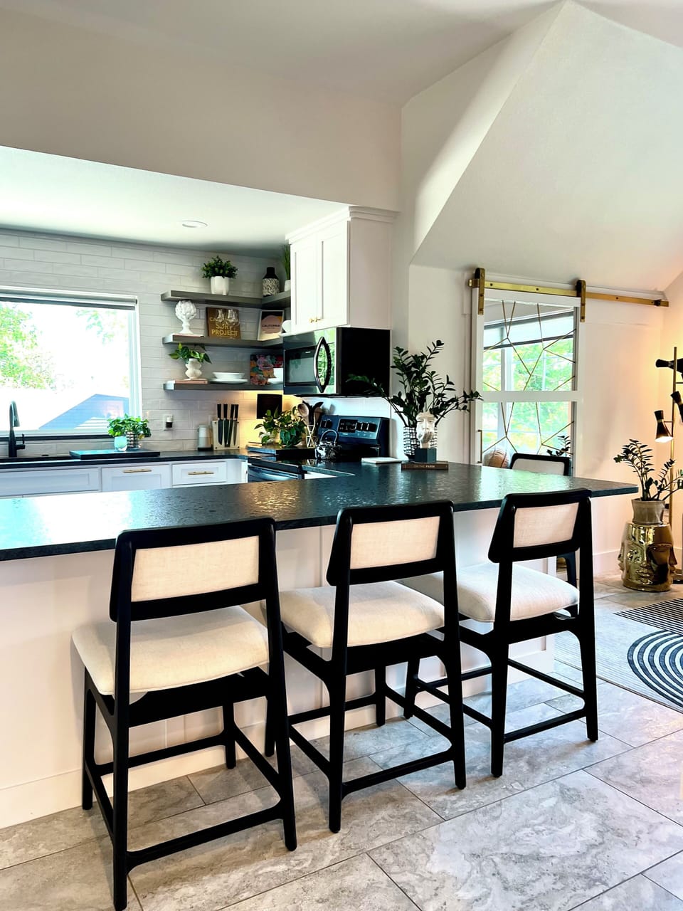 Sunlit apartment with high ceilings to add to the spacious feeling.